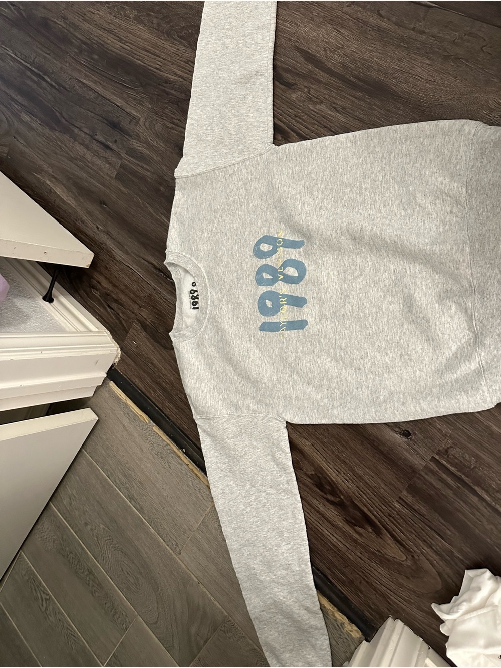 Taylor swift 1989 Taylor’s version crewneck gray size S official merch